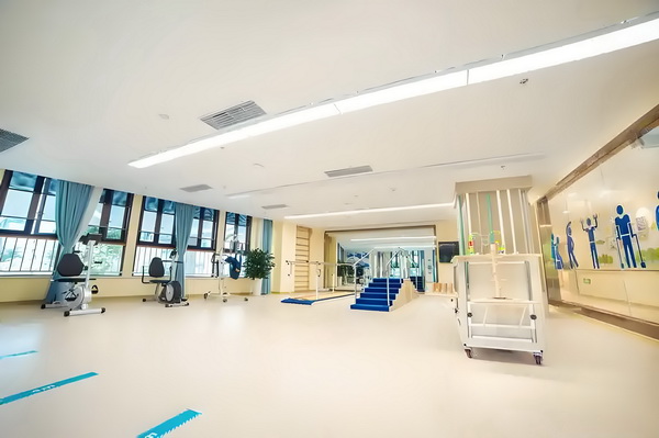 签深户需要什么条件_电影《神奇4侠：初露锋芒》票房破1000万 侠初露锋芒现场目前报灭已经